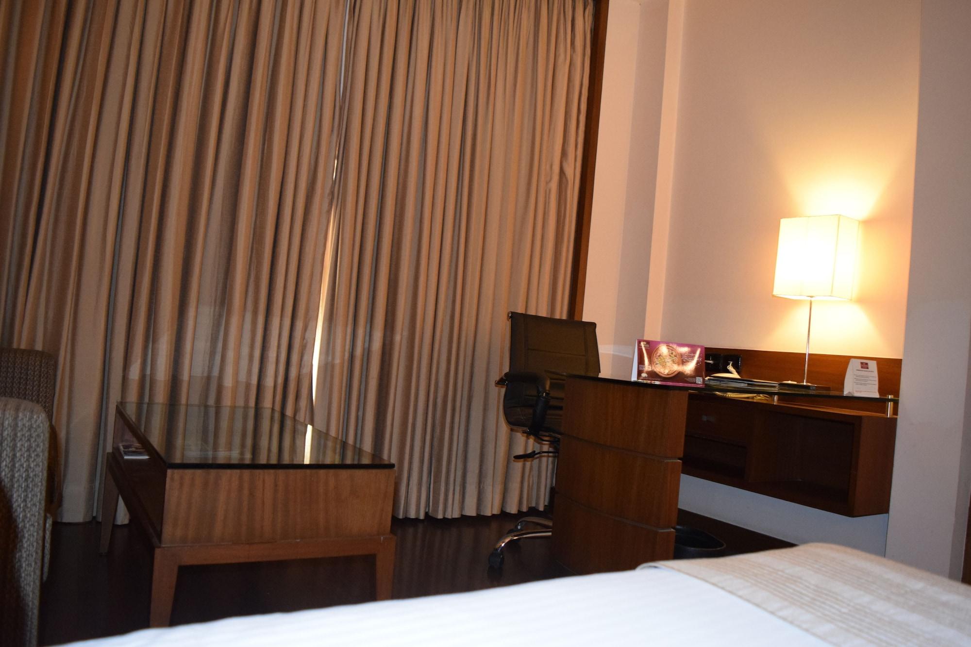 Hotel The Bristol Gurgaon Exterior foto