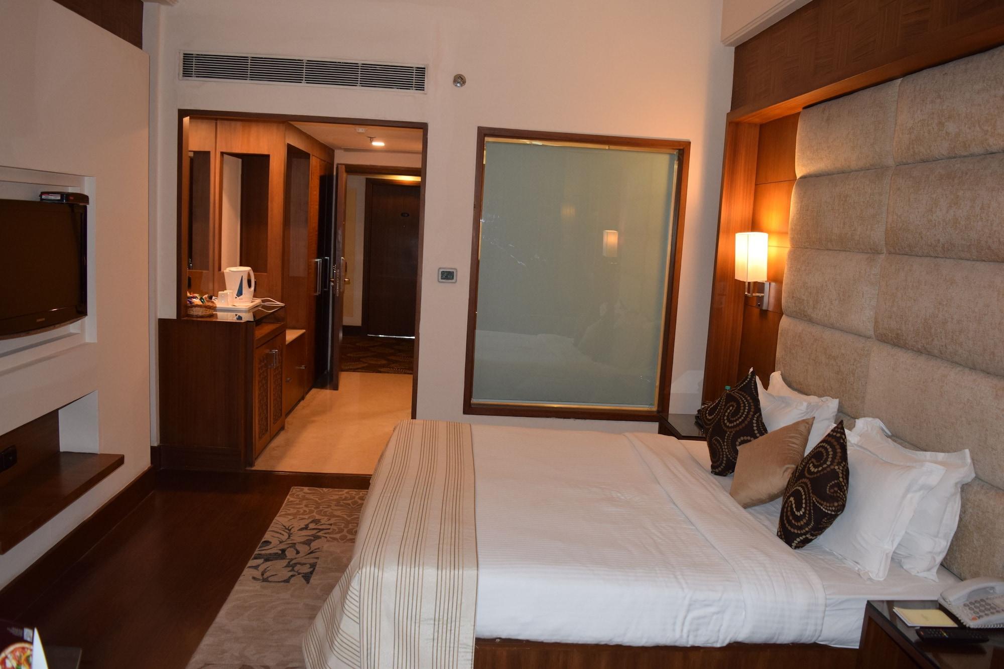 Hotel The Bristol Gurgaon Exterior foto