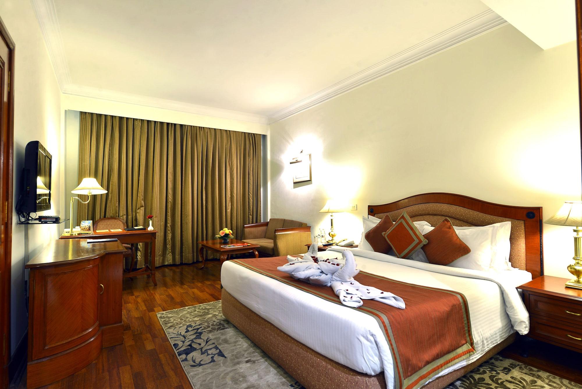 Hotel The Bristol Gurgaon Exterior foto