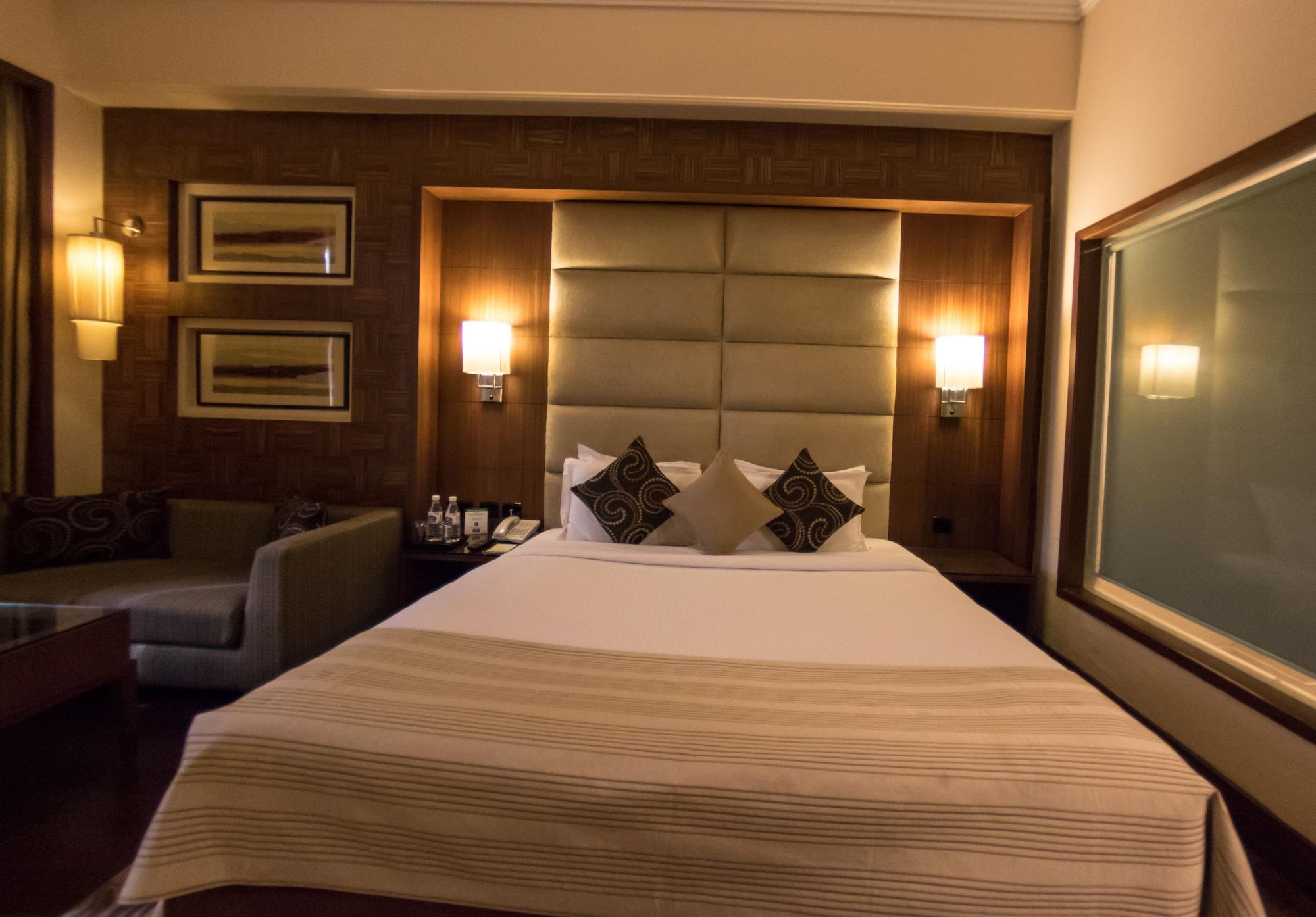 Hotel The Bristol Gurgaon Exterior foto