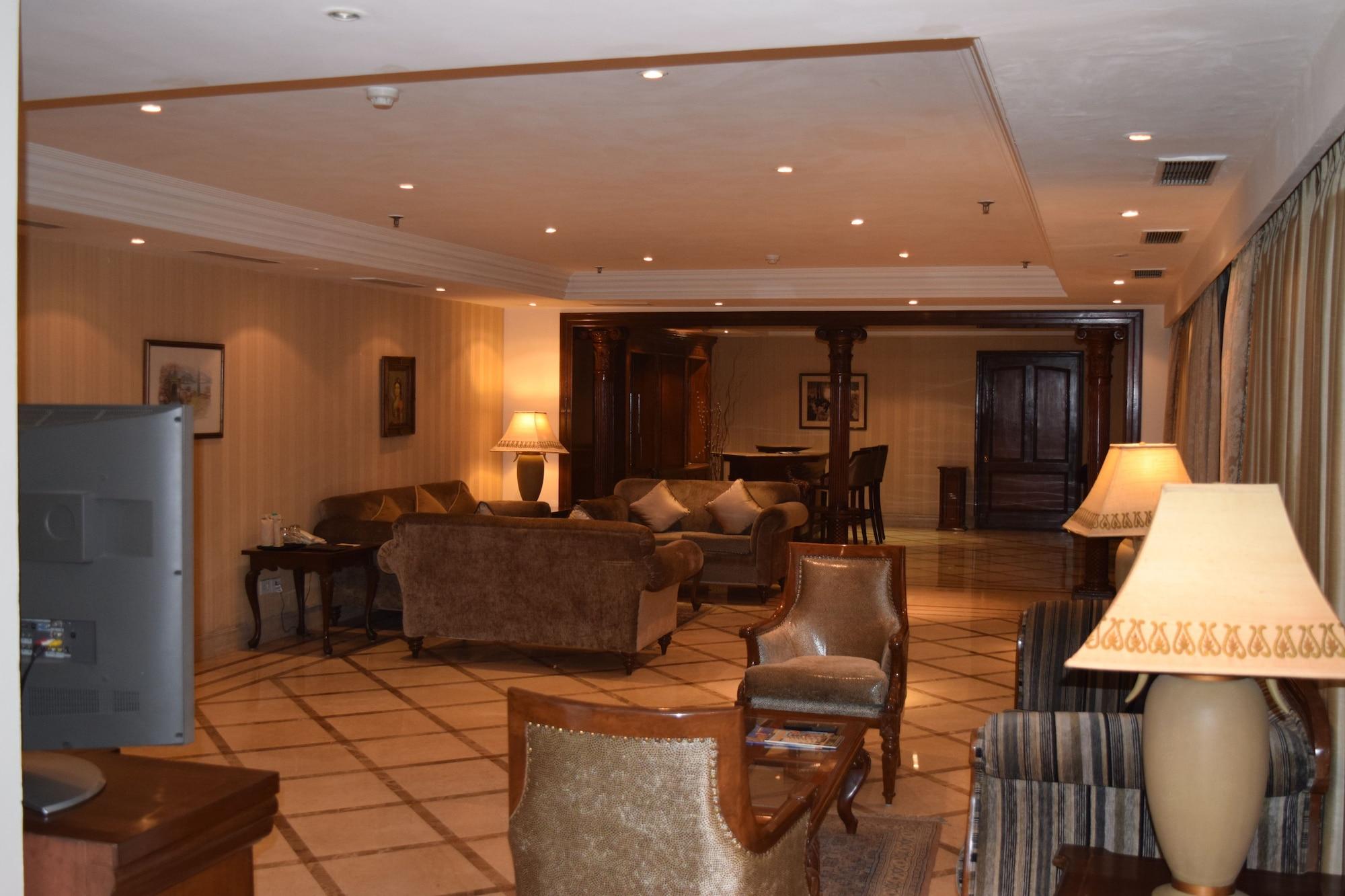 Hotel The Bristol Gurgaon Exterior foto