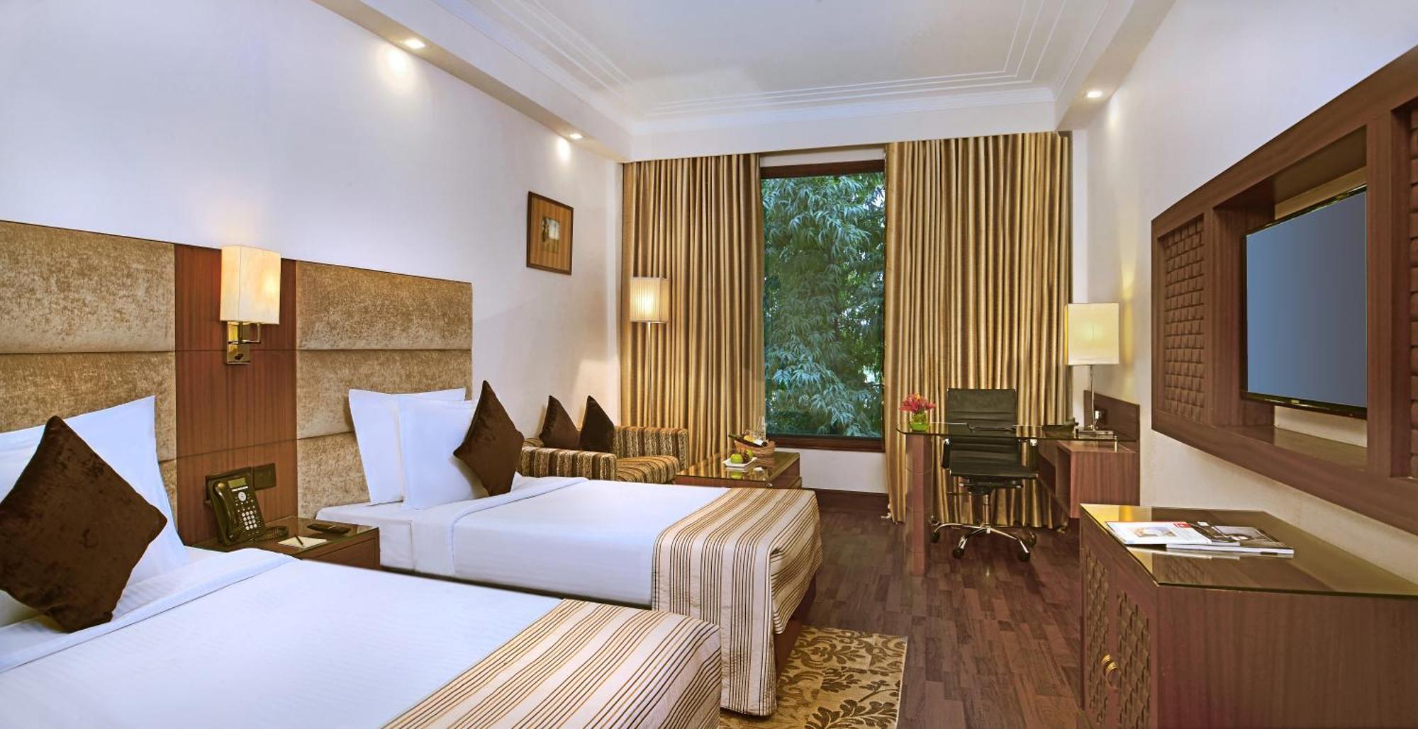 Hotel The Bristol Gurgaon Exterior foto