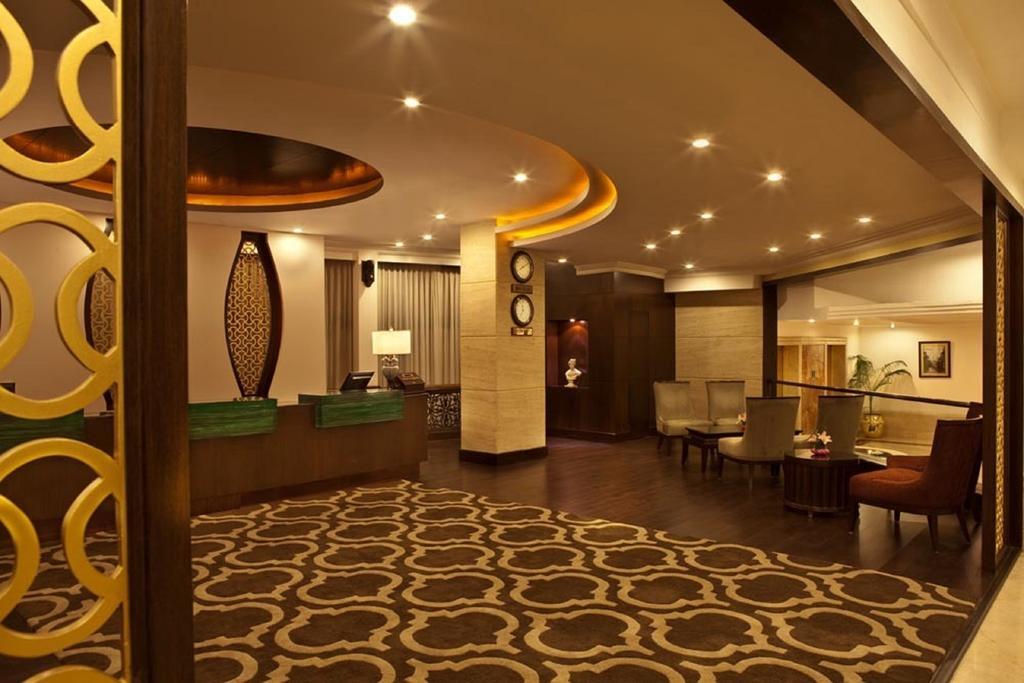 Hotel The Bristol Gurgaon Exterior foto
