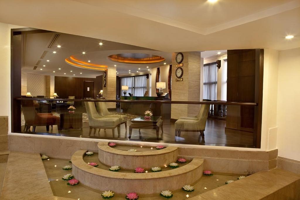Hotel The Bristol Gurgaon Exterior foto