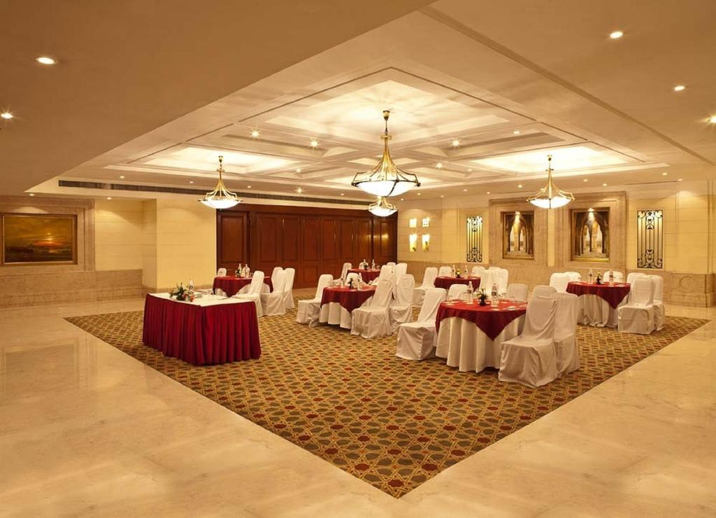 Hotel The Bristol Gurgaon Exterior foto