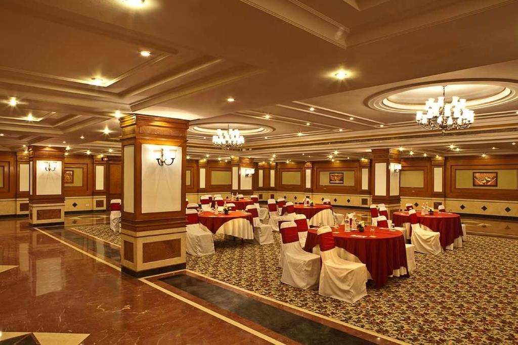 Hotel The Bristol Gurgaon Exterior foto